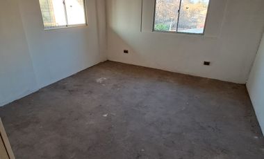 CASA APTA COMERCIAL EN SAN MIGUEL Y ESTACIONAMIENTOS