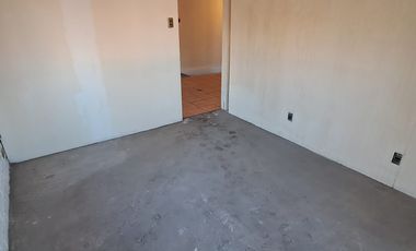 CASA APTA COMERCIAL EN SAN MIGUEL Y ESTACIONAMIENTOS