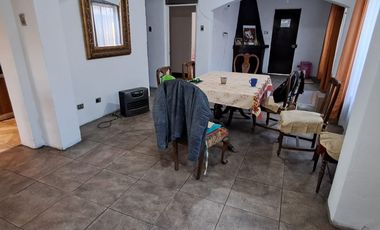 CASA APTA COMERCIAL EN SAN MIGUEL Y ESTACIONAMIENTOS