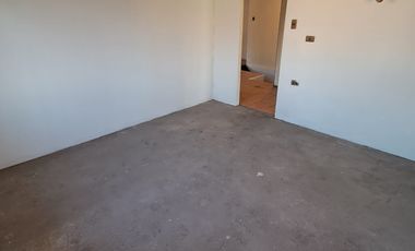 CASA APTA COMERCIAL EN SAN MIGUEL Y ESTACIONAMIENTOS