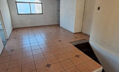 CASA APTA COMERCIAL EN SAN MIGUEL Y ESTACIONAMIENTOS