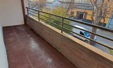 CASA APTA COMERCIAL EN SAN MIGUEL Y ESTACIONAMIENTOS