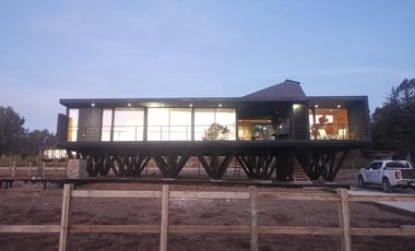 Casa familiar en Pichilemu, surf y naturaleza.