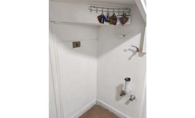 Casa con espacio comercial (comida rápida)