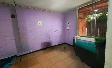 Casa con espacio comercial (comida rápida)