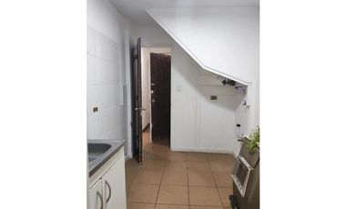 Casa con espacio comercial (comida rápida)