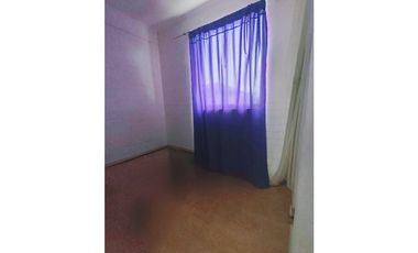 Casa con espacio comercial (comida rápida)