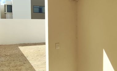 Casa en venta en condominio en Conkal con parque central