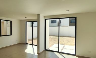 Casa en venta en condominio en Conkal con parque central