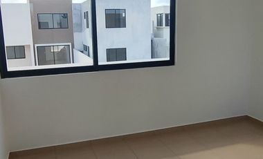 Casa en venta en condominio en Conkal con parque central