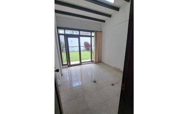 SE ARRIENDA CASA COMERCIAL EN LOS ALAMOS