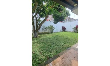SE ARRIENDA CASA COMERCIAL EN LOS ALAMOS