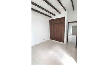 SE ARRIENDA CASA COMERCIAL EN LOS ALAMOS