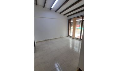 SE ARRIENDA CASA COMERCIAL EN LOS ALAMOS