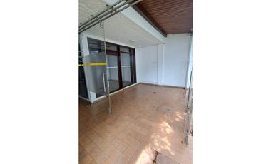 SE ARRIENDA CASA COMERCIAL EN LOS ALAMOS