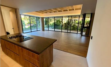 Apartamento para la venta en el Poblado, frente al club campestre