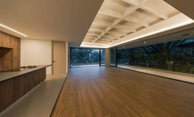 Apartamento para la venta en el Poblado, frente al club campestre