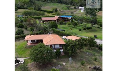ref 859a lago calima/ vendo casa campestre