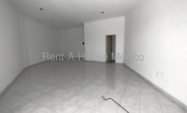 Local comercial en cumbres de Juriquilla, ubicado a pie de calle, en plaza de 5 locales y en zona residencial