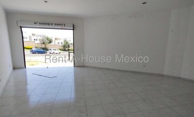 Local comercial en cumbres de Juriquilla, ubicado a pie de calle, en plaza de 5 locales y en zona residencial