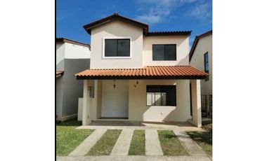 VENDO.HERMOSA CASA EN LA CHORRERA LA ARBOLEDA LOS ROBLES 3R