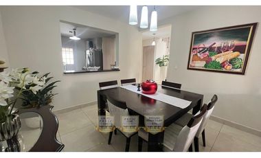 Venta de Casa Modelo Marsella Medianera Reserva de Versalles