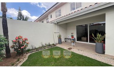 Venta de Casa Modelo Marsella Medianera Reserva de Versalles