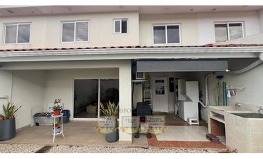 Venta de Casa Modelo Marsella Medianera Reserva de Versalles