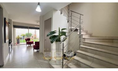 Venta de Casa Modelo Marsella Medianera Reserva de Versalles