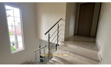 Venta de Casa Modelo Marsella Medianera Reserva de Versalles