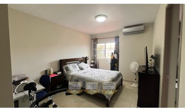 Venta de Casa Modelo Marsella Medianera Reserva de Versalles