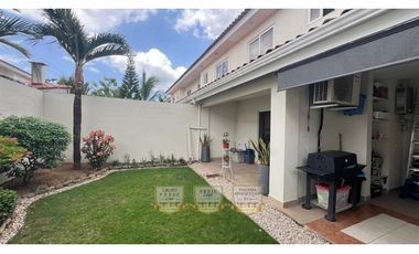 Venta de Casa Modelo Marsella Medianera Reserva de Versalles