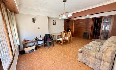 LATORRE PROP. VENDE CHALET 4 AMB CON PARQUE Y GARAGE