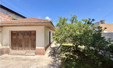 LATORRE PROP. VENDE CHALET 4 AMB CON PARQUE Y GARAGE