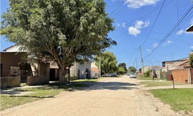 LATORRE PROP. VENDE CHALET 4 AMB CON PARQUE Y GARAGE