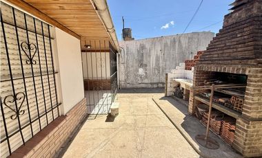 LATORRE PROP. VENDE CHALET 4 AMB CON PARQUE Y GARAGE