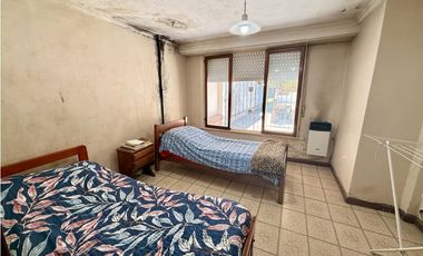 LATORRE PROP. VENDE CHALET 4 AMB CON PARQUE Y GARAGE