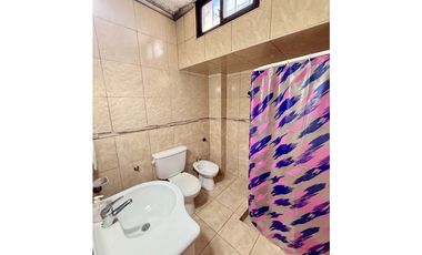 LATORRE PROP. VENDE CHALET 4 AMB CON PARQUE Y GARAGE