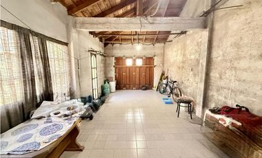 LATORRE PROP. VENDE CHALET 4 AMB CON PARQUE Y GARAGE