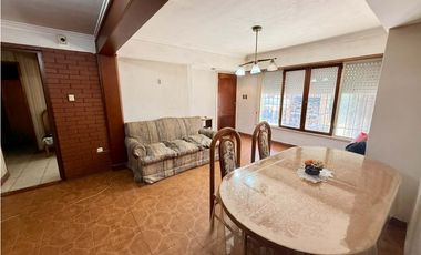 LATORRE PROP. VENDE CHALET 4 AMB CON PARQUE Y GARAGE