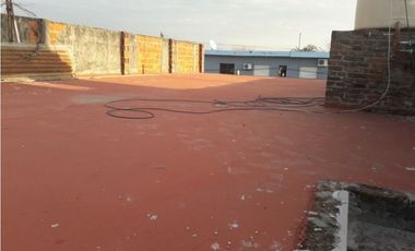 Gran Casa de Dos Plantas con Patio, Terraza y Cochera