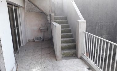 Gran Casa de Dos Plantas con Patio, Terraza y Cochera