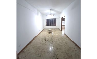 Gran Casa de Dos Plantas con Patio, Terraza y Cochera