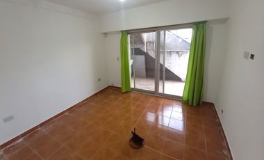 Gran Casa de Dos Plantas con Patio, Terraza y Cochera