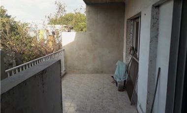 Gran Casa de Dos Plantas con Patio, Terraza y Cochera