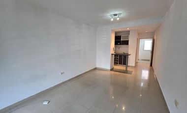 ALQUILER DE DEPARTAMENTO MONOAMBIENTE - CON COCHERA TECHADA - CONUNSPLIT- MONTE GRANDE CENTRO A 150 MS DE BOULEVARD BS AS