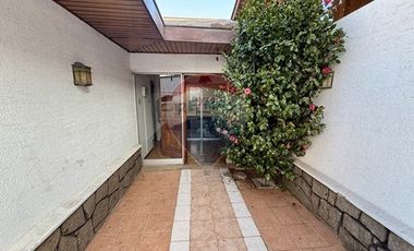 CASA SÓLIDA CON GRAN TERRENO