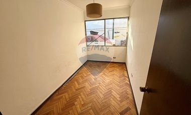 CASA SÓLIDA CON GRAN TERRENO