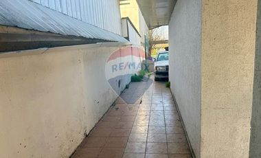 CASA SÓLIDA CON GRAN TERRENO