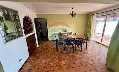 CASA SÓLIDA CON GRAN TERRENO